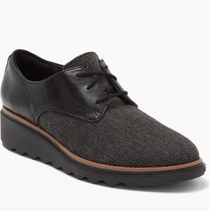 Clarks Women's Black and Brown Wedge Oxford